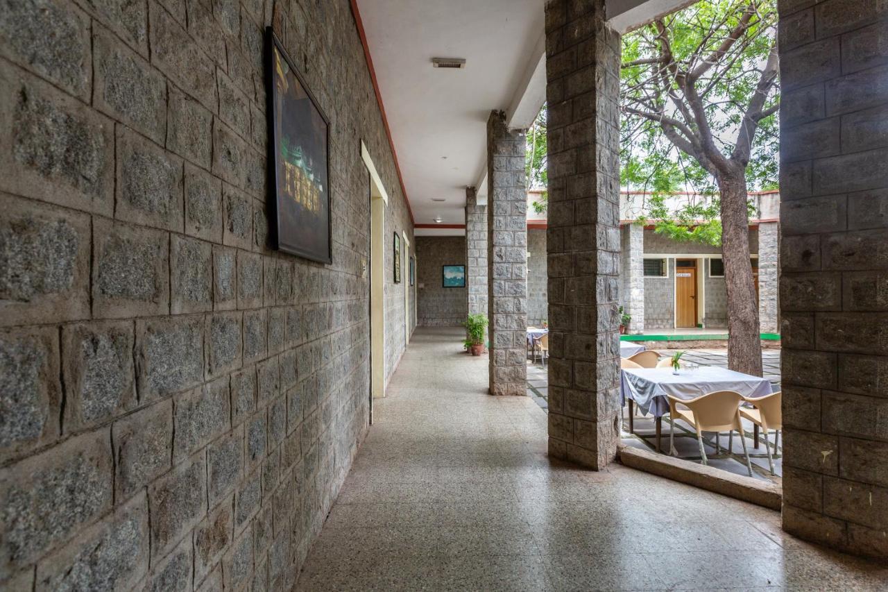 Kstdc Hotel Mayura Bhuvaneshwari Kamalapur ハンピ エクステリア 写真