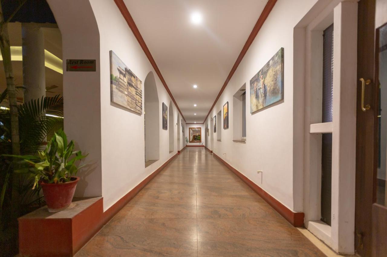 Kstdc Hotel Mayura Bhuvaneshwari Kamalapur ハンピ エクステリア 写真