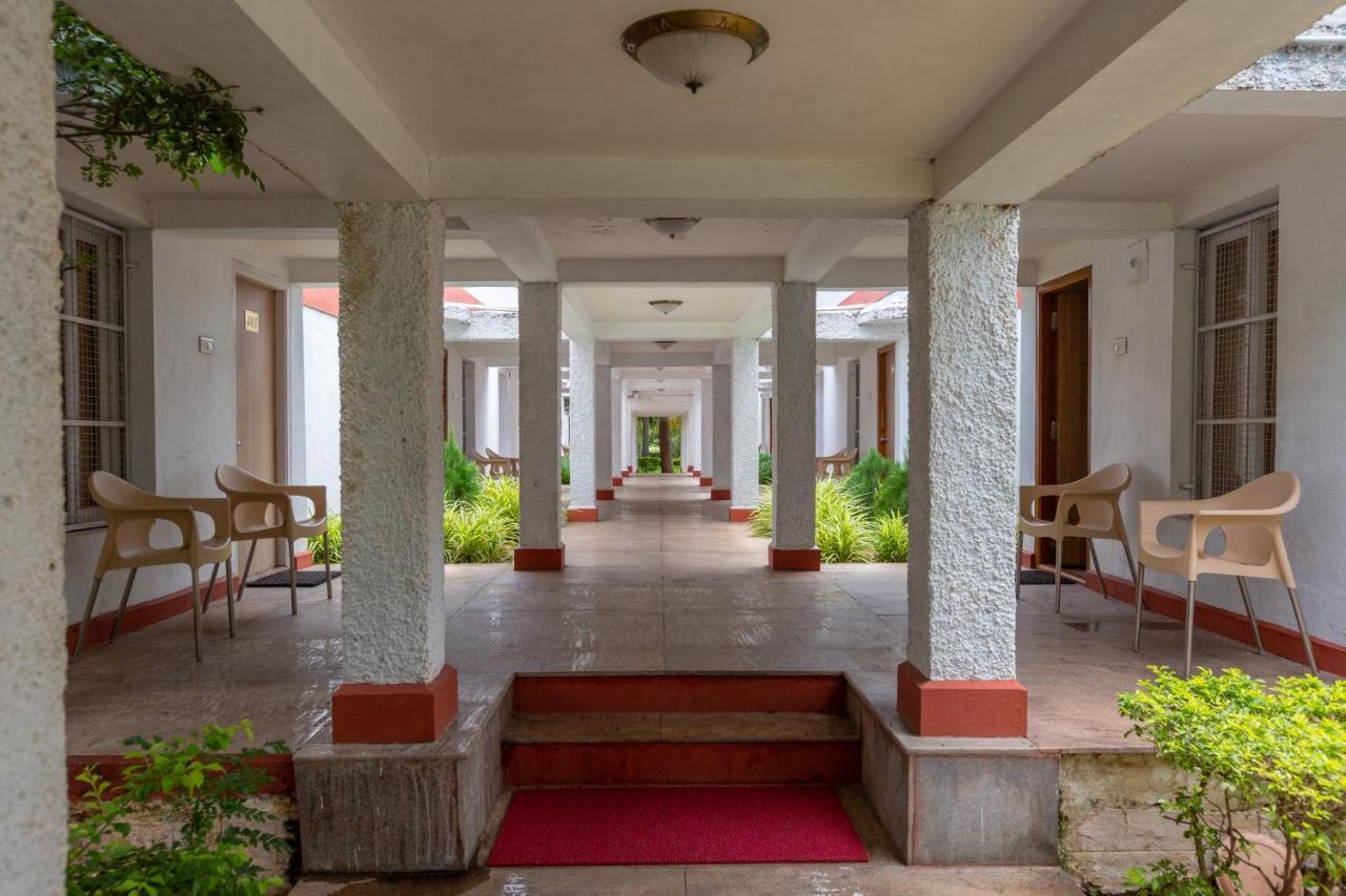 Kstdc Hotel Mayura Bhuvaneshwari Kamalapur ハンピ エクステリア 写真