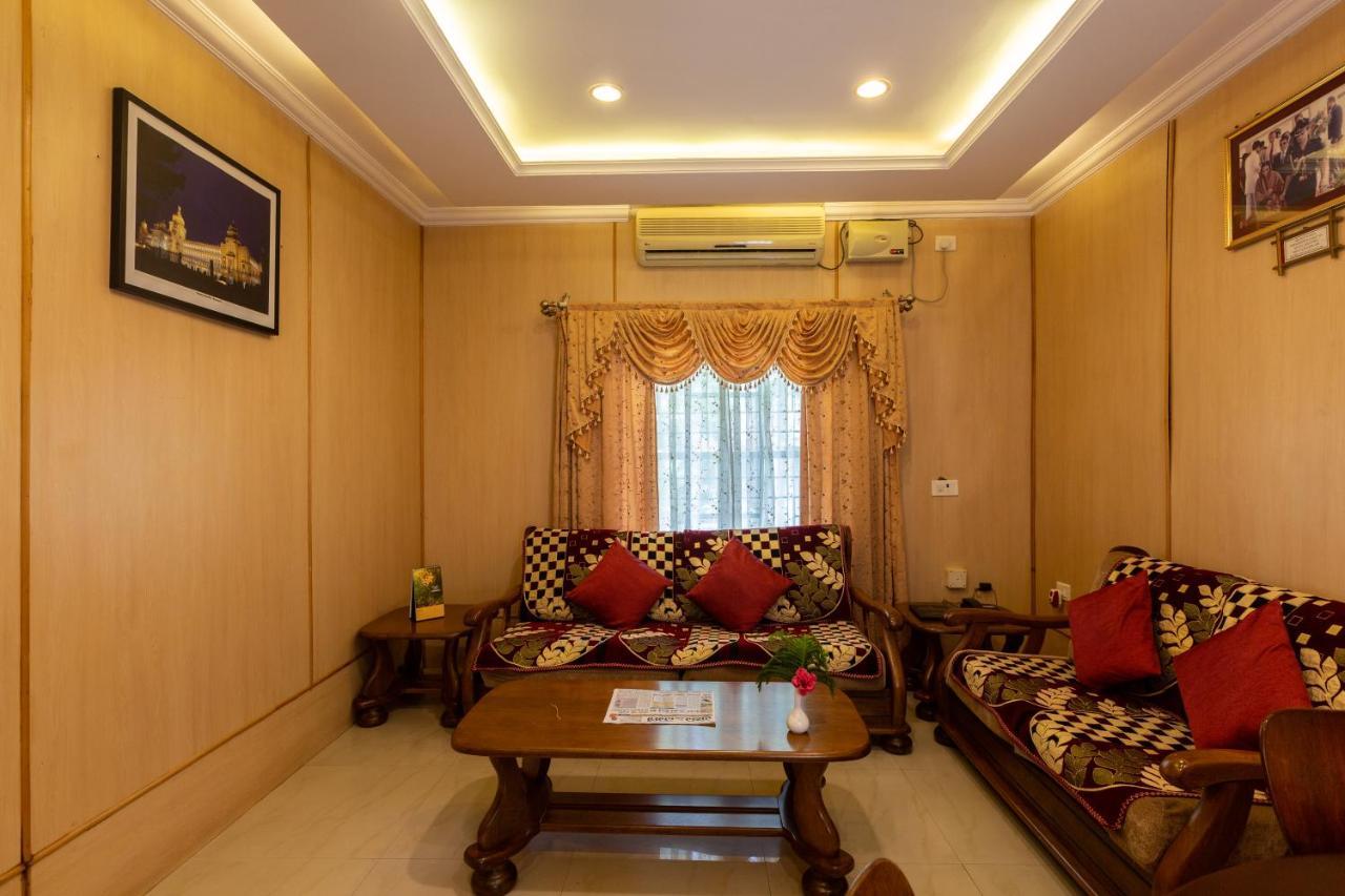 Kstdc Hotel Mayura Bhuvaneshwari Kamalapur ハンピ エクステリア 写真