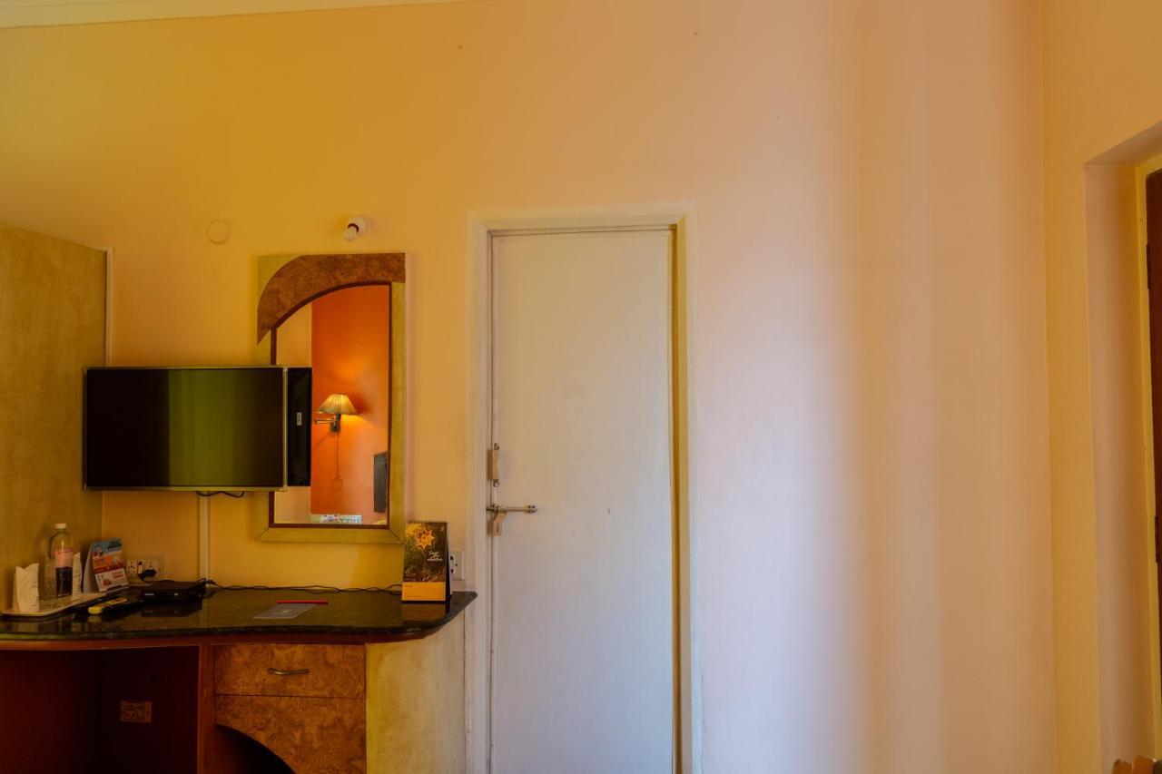 Kstdc Hotel Mayura Bhuvaneshwari Kamalapur ハンピ エクステリア 写真