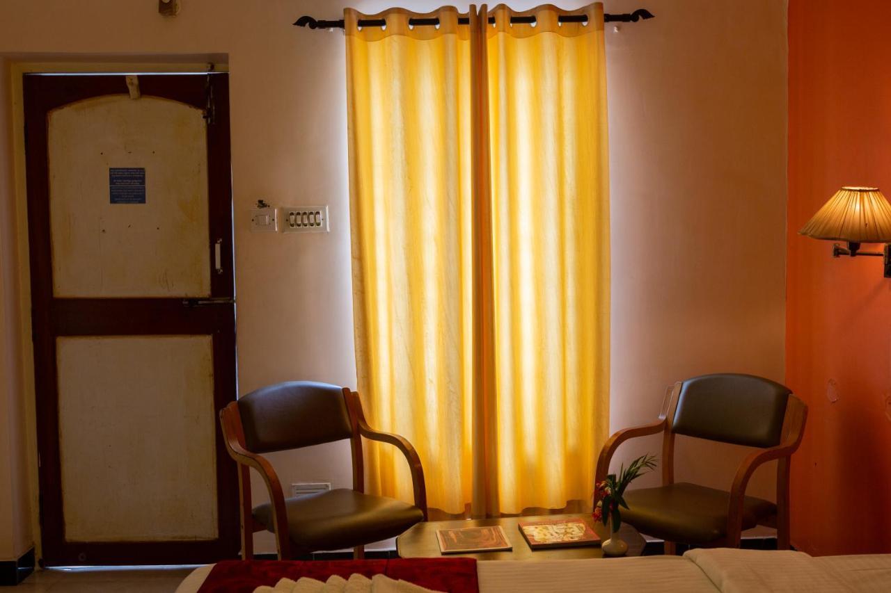 Kstdc Hotel Mayura Bhuvaneshwari Kamalapur ハンピ エクステリア 写真