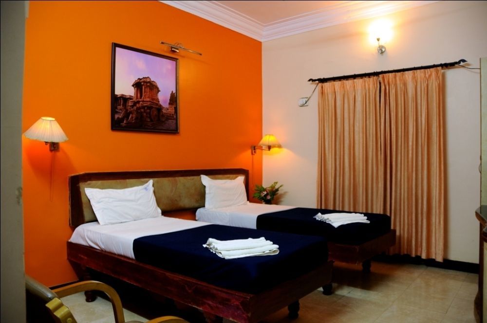 Kstdc Hotel Mayura Bhuvaneshwari Kamalapur ハンピ エクステリア 写真