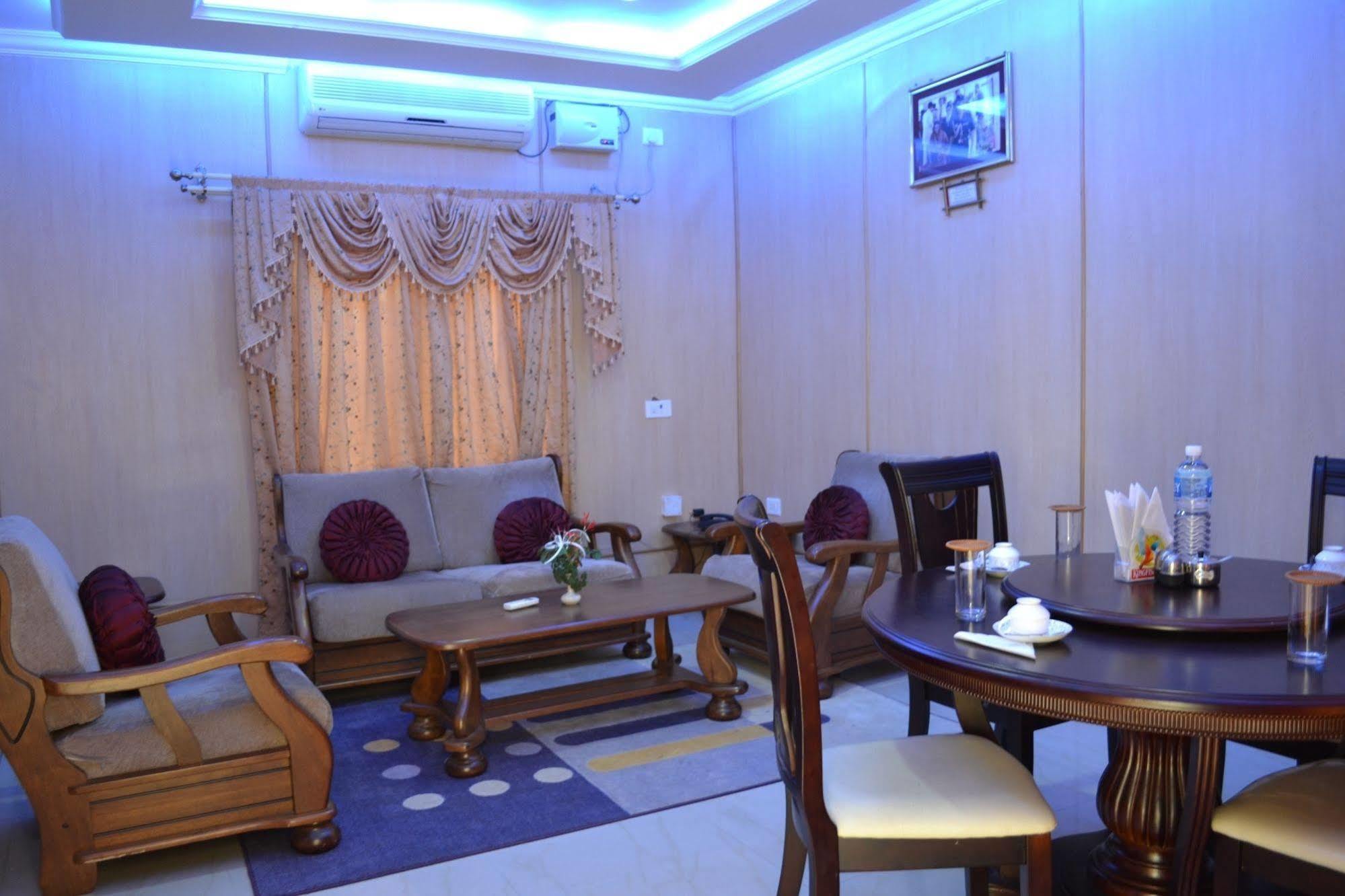 Kstdc Hotel Mayura Bhuvaneshwari Kamalapur ハンピ エクステリア 写真