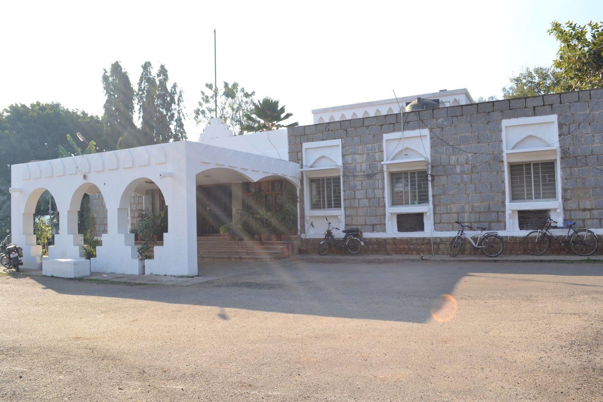 Kstdc Hotel Mayura Bhuvaneshwari Kamalapur ハンピ エクステリア 写真